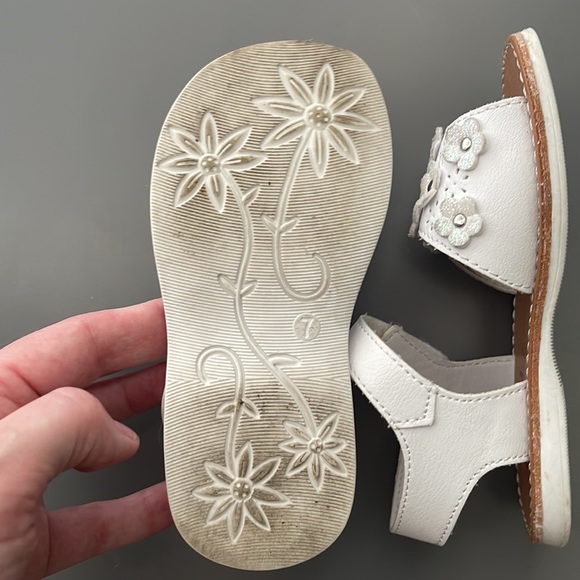 Toddler girl sandals (worn few times) - Picture 3 of 4